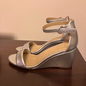 New Naturalizer Silver Wedge Sandals - Size 8